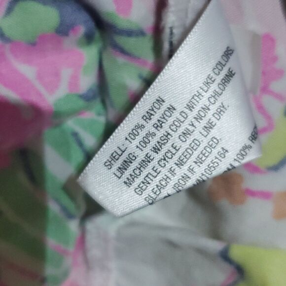 LILLY PULITZER Nosey Posy V-Neck Top - Size XS‎ - Picture 7 of 7